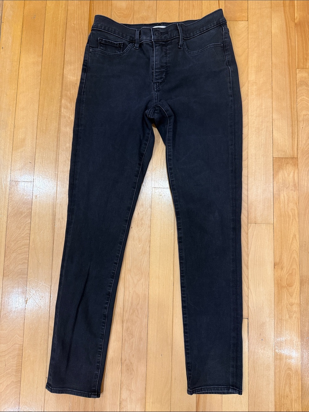 Levi's 311 Shaping Skinny stretchy Jeans in Black